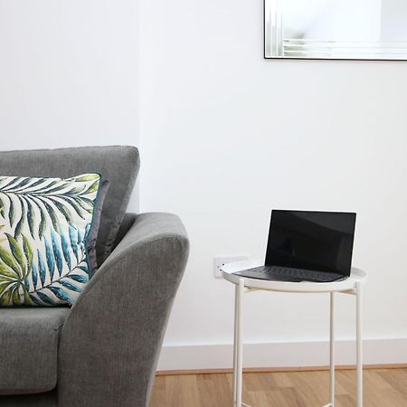 St Thomas Loft Views By Ssw - 2Br, Parking, Sleeps 4, Easy Access To City Centre, Marina, Beach And M4 Swansea Kültér fotó