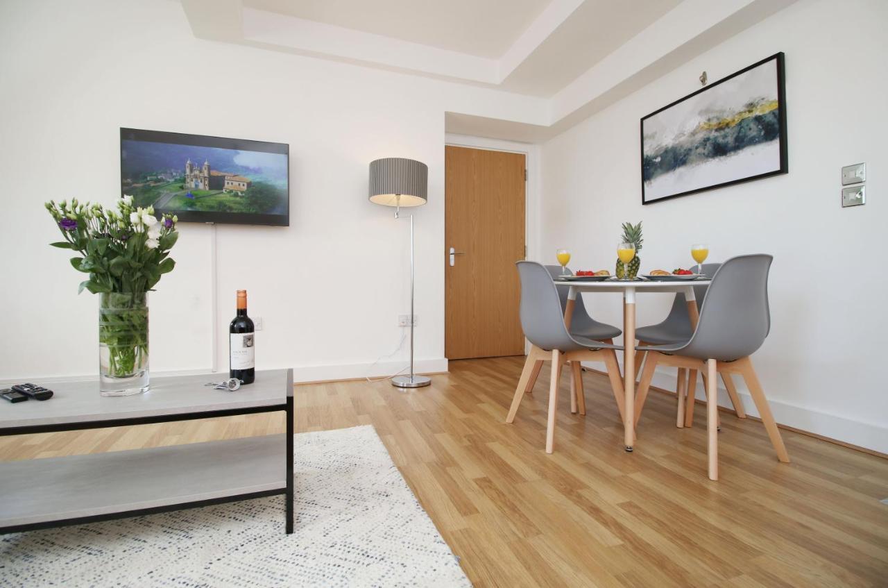 St Thomas Loft Views By Ssw - 2Br, Parking, Sleeps 4, Easy Access To City Centre, Marina, Beach And M4 Swansea Kültér fotó