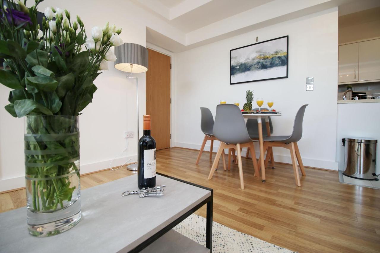 St Thomas Loft Views By Ssw - 2Br, Parking, Sleeps 4, Easy Access To City Centre, Marina, Beach And M4 Swansea Kültér fotó