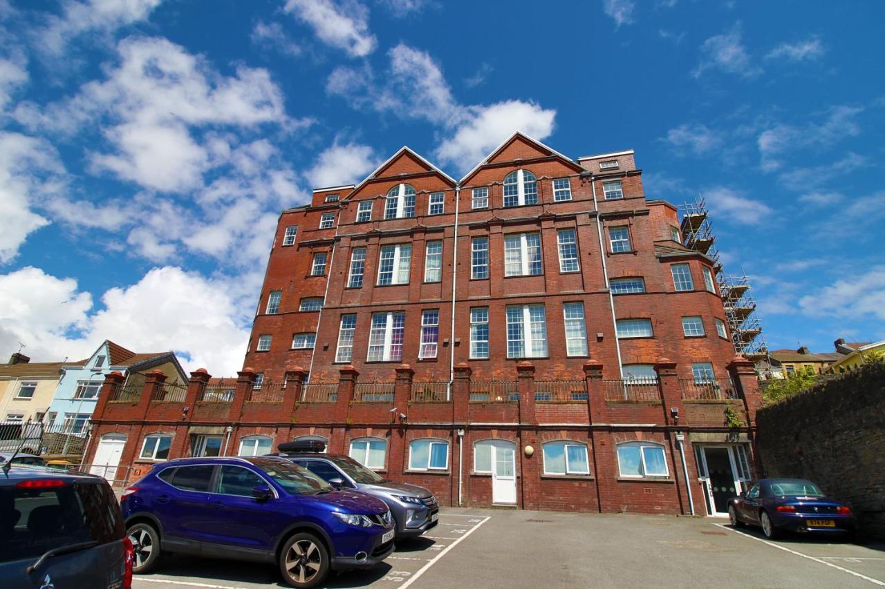 St Thomas Loft Views By Ssw - 2Br, Parking, Sleeps 4, Easy Access To City Centre, Marina, Beach And M4 Swansea Kültér fotó