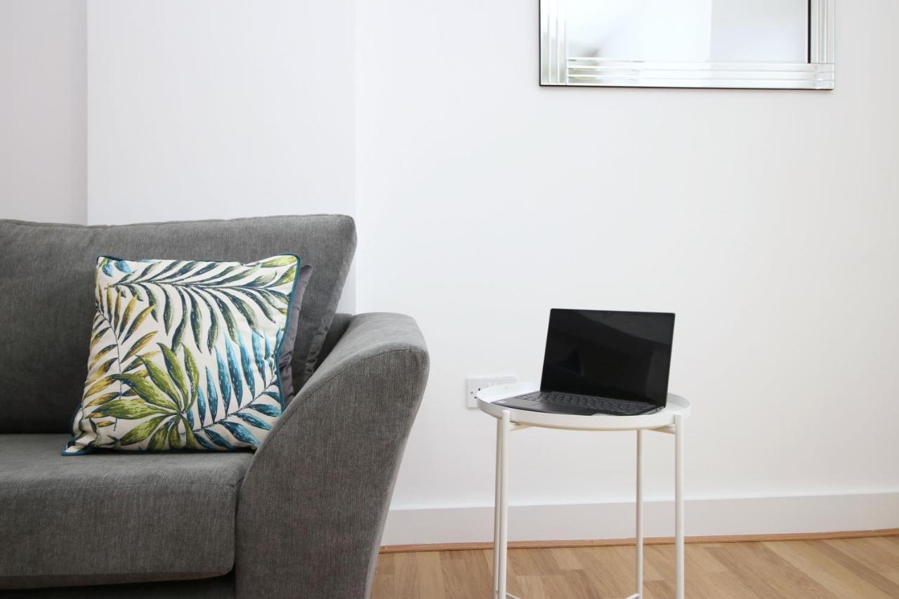 St Thomas Loft Views By Ssw - 2Br, Parking, Sleeps 4, Easy Access To City Centre, Marina, Beach And M4 Swansea Kültér fotó