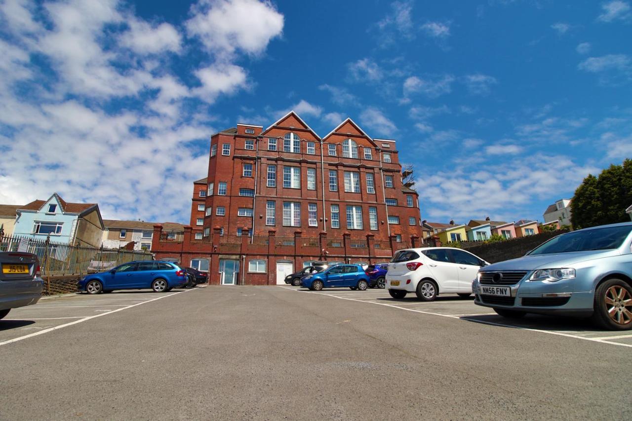 St Thomas Loft Views By Ssw - 2Br, Parking, Sleeps 4, Easy Access To City Centre, Marina, Beach And M4 Swansea Kültér fotó